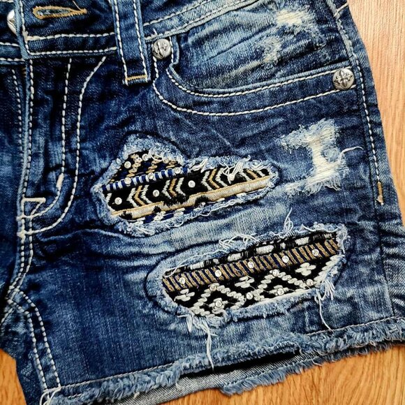 Miss Me Jean Shorts Native Embroidery - Picture 6 of 9